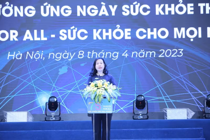 La ministra de Salud Pública, Dao Hong Lan, habla en el evento. (Fotografía: baodantoc.vn)