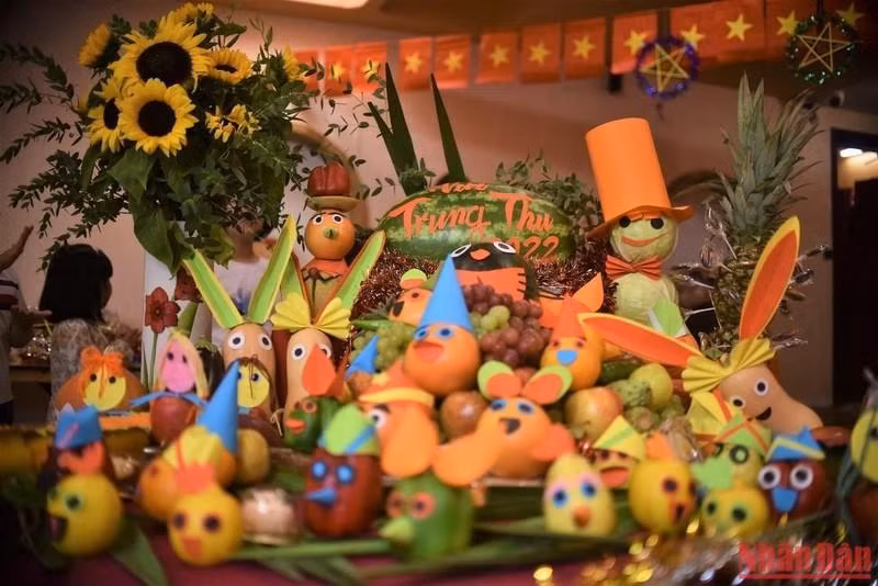 La bandeja llena de pasteles del Festival del Medio Otoño.