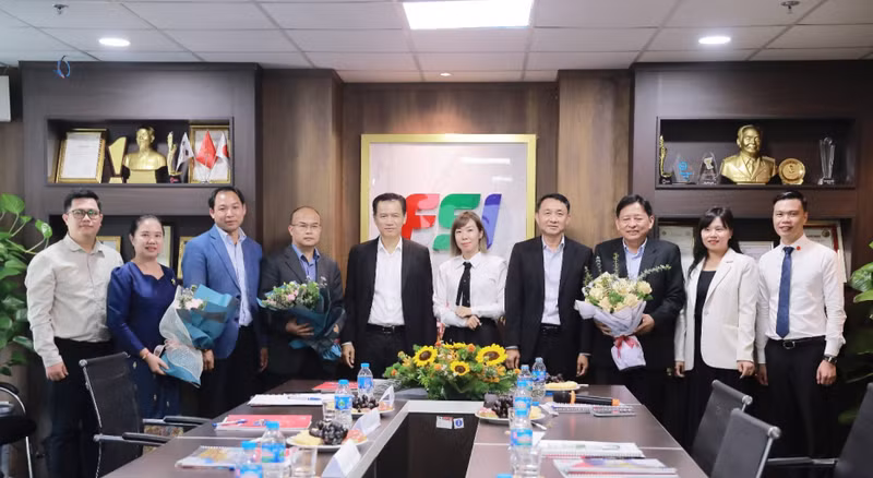 Participantes en el evento. (Foto: dangcongsan.vn)