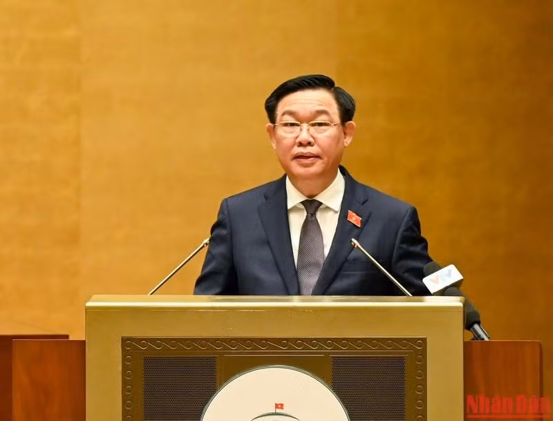 El titular del Legislativo, Vuong Dinh Hue interviene en el evento.
