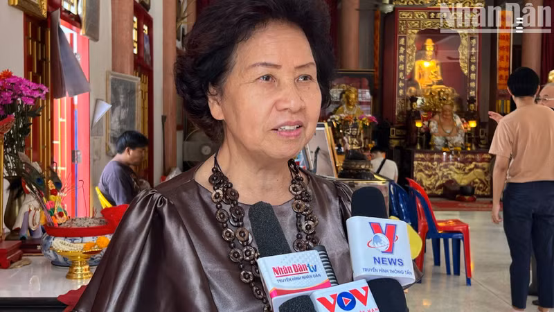 Según Nguyen Thi Loi, jefa del Comité de Mujeres de la Asociación de Vietnamitas de Bangkok y sus alrededores, la ceremonia trasluce la belleza espiritual y cultural tradicional de Vietnam, aún conservado por los connacionales en Tailandia.