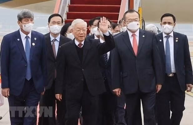 El secretario general del Partido Comunista de Vietnam, Nguyen Phu Trong, llega al Aeropuerto Internacional de Pekín. (Fotografía: VNA)