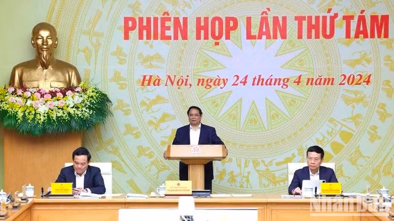 El primer ministro, Pham Minh Chinh, preside la reunión.