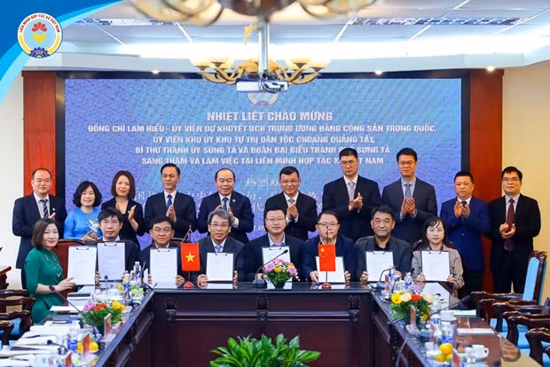 Vietnam y China promueven intercambio de cooperativas y empresas ảnh 1