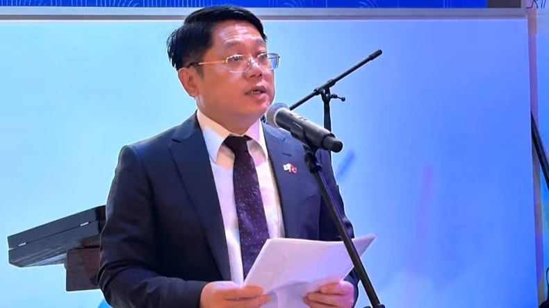 El cónsul general de Vietnam en Osaka, Ngo Trinh Ha, habla en la cita.