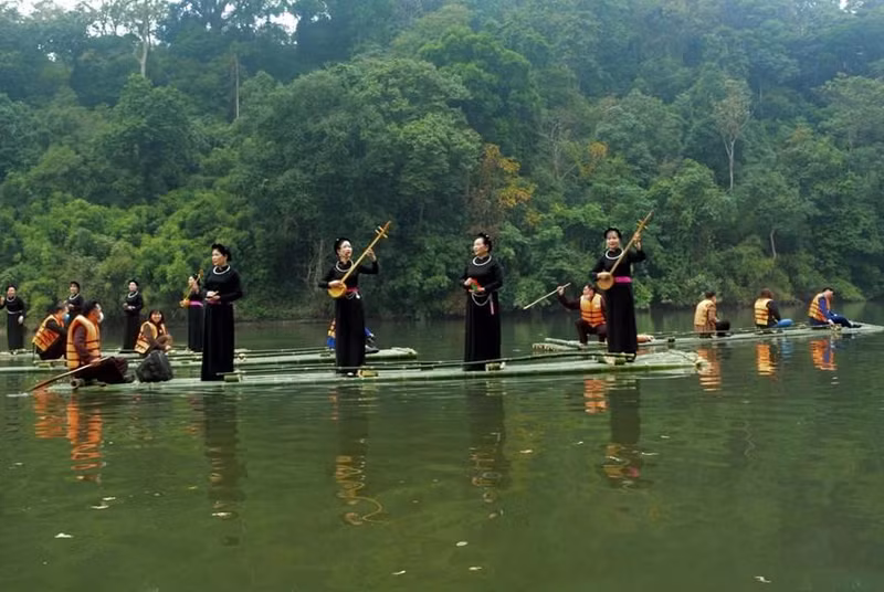 Presentan un performance de Then en el lago de Na Nua, en la provincia de Tuyen Quang. (Fotografía: VNA)