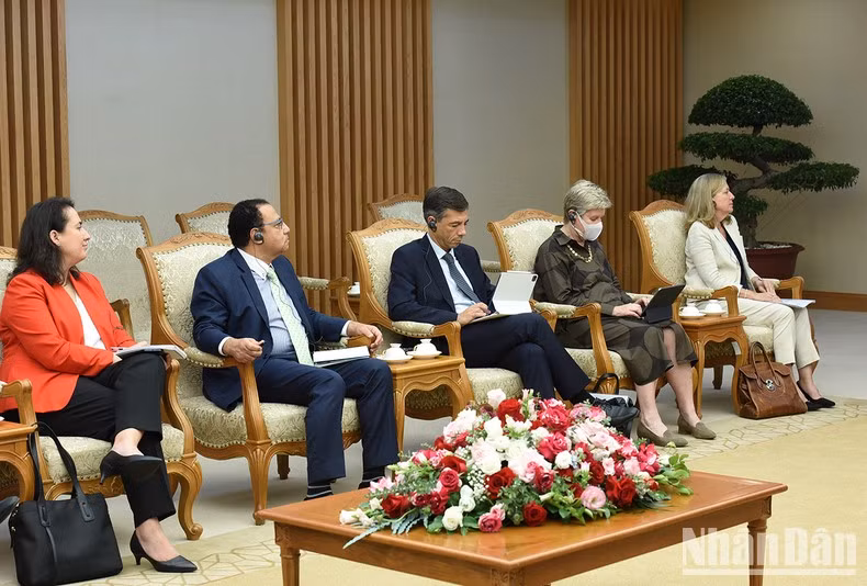 Miembros de la delegación de BM.