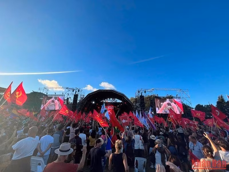 Decenas de miles de personas se unieron a la manifestación en apoyo al PCP.