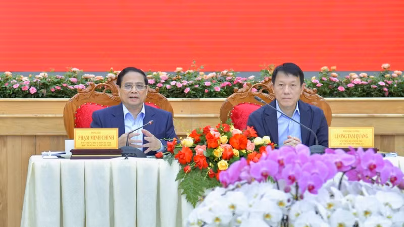 El primer ministro Pham Minh Chinh asiste a la Conferencia para garantizar la seguridad y el orden al servicio del desarrollo socioeconómico de las provincias de la Altiplanicie Occidental.