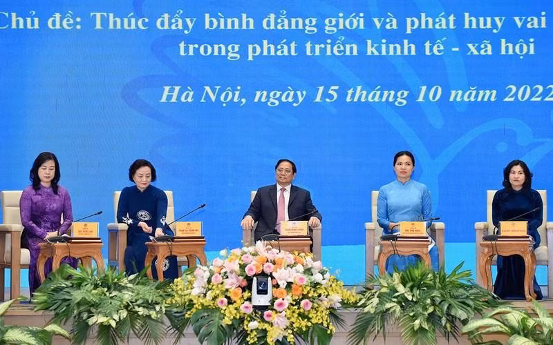 El primer ministro vietnamita Pham Minh Chinh en el diálogo. (Fotografía: Nhan Dan)
