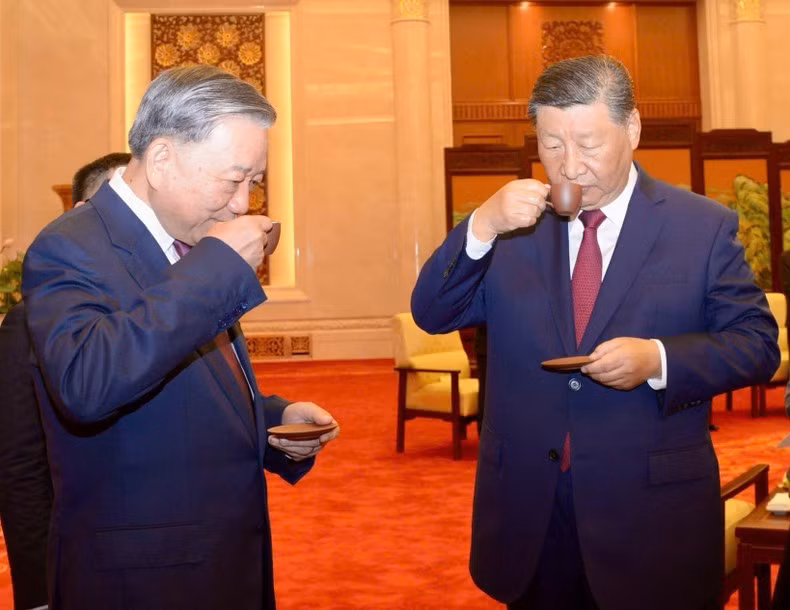 Ambos dirigentes disfrutan de té.