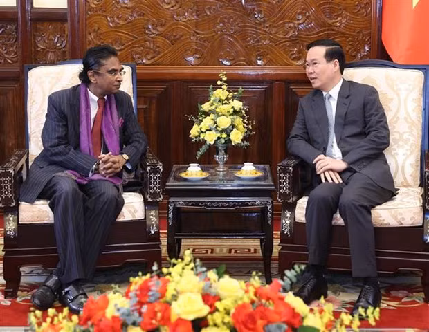 El presidente Vo Van Thuong y el embajador de Sri Lanka, Sajeewa Umanga Mendis. El presidente Vo Van Thuong y el embajador de Sri Lanka, Sajeewa Umanga Mendis.