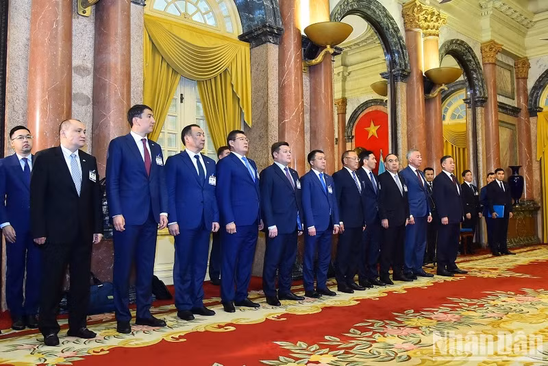 [Foto] Vietnam y Kazajstán cooperan en diversos campos ảnh 4