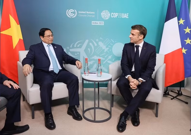 El primer ministro Pham Minh Chinh mantiene una reunión con el presidente francés, Emmanuel Macron. El primer ministro Pham Minh Chinh mantiene una reunión con el presidente francés, Emmanuel Macron.