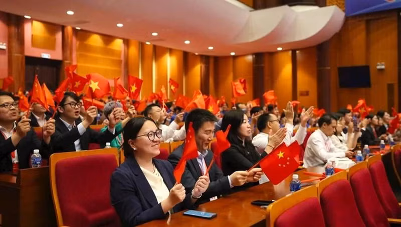 El programa se desarrolla en un ambiente amistoso y cordial entre los jóvenes de Vietnam y China. (Foto: qdnd.vn)