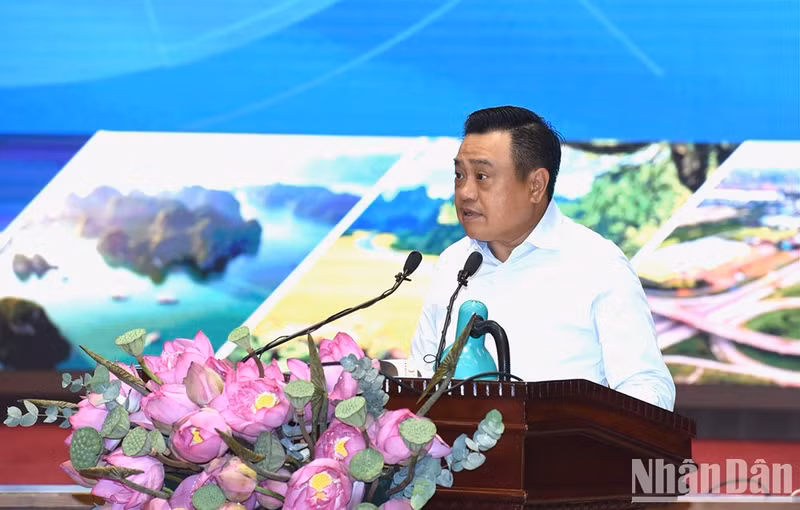 El presidente del Comité Popular de Hanói, Tran Sy Thanh, en el evento.