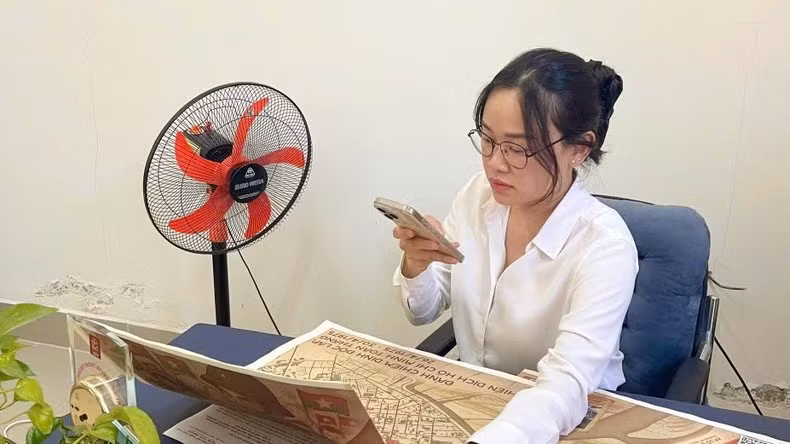 Funcionarios del distrito de Buu Long, en la ciudad de Bien Hoa, experimentan la publicación.