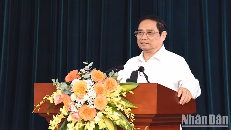 El primer ministro de Vietnam, Pham Minh Chinh, interviene en la cita (Fotografía: Nhan Dan)