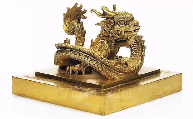 El sello de oro “Hoang de chi bao” (tesoro del emperador) (Fotografía: VNA)