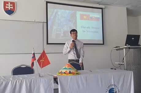 El embajador de Vietnam en Eslovaquia, Nguyen Tuan, en el evento. (Foto: VOV)