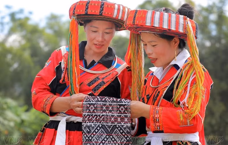 Las mujeres de Pa Then siempre están orgullosas de su traje tradicional.