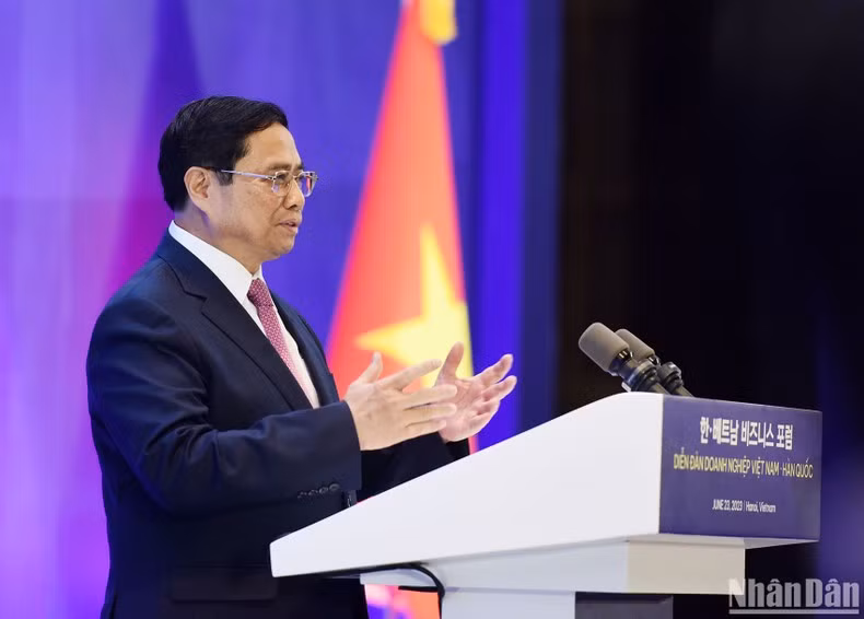 Minh Chinh interviene en la cita.