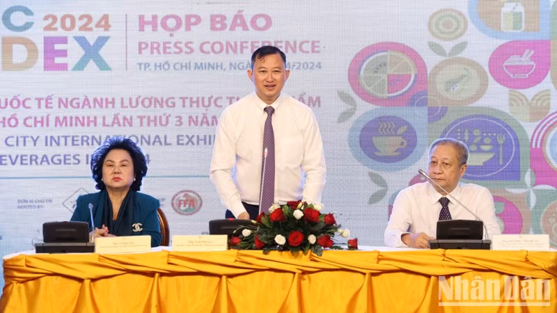 En la rueda de prensa sobre HCMC Foodex 2024. 