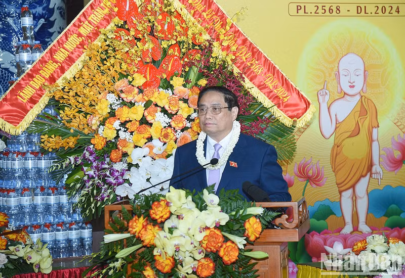 Minh Chinh habla en el evento.
