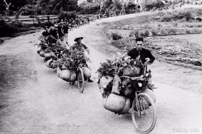Decenas de miles de personas se dedican a transportar suministros de alimentos al frente o a construir la carretera para llevar la artillería a la batalla. (Foto de archivos) Decenas de miles de personas se dedican a transportar suministros de alimentos al frente o a construir la carretera para llevar la artillería a la batalla. (Foto de archivos)