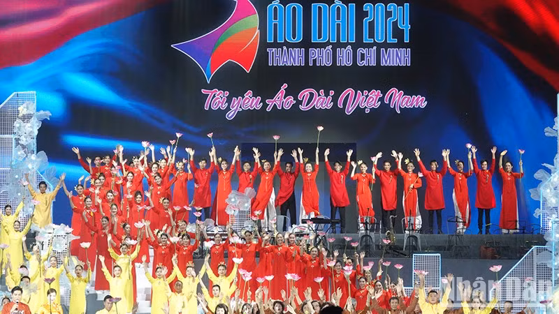 Inauguran Festival Ao Dai de Ciudad Ho Chi Minh