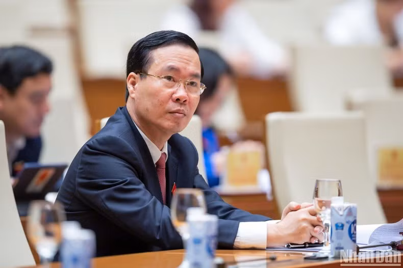 El presidente Vo Van Thuong en la reunión.