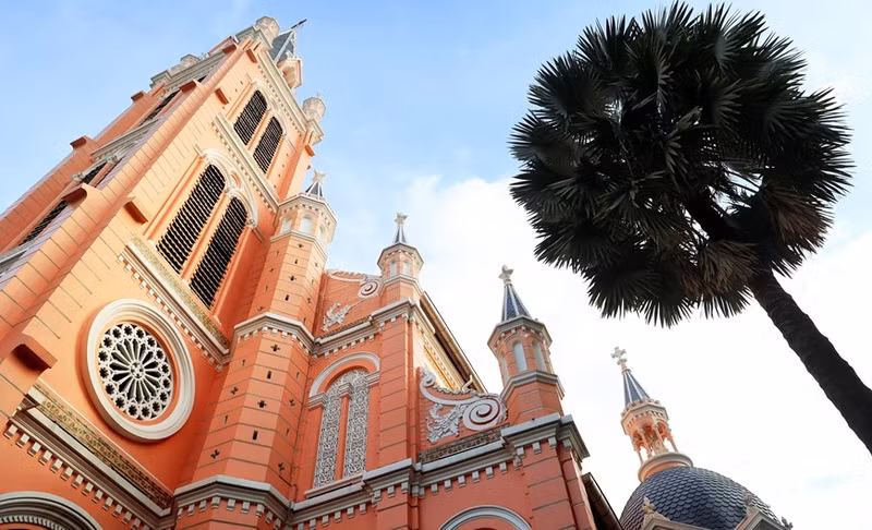 La iglesia de Tan Dinh tiene casi 150 años y un estilo arquitectónico romano único.