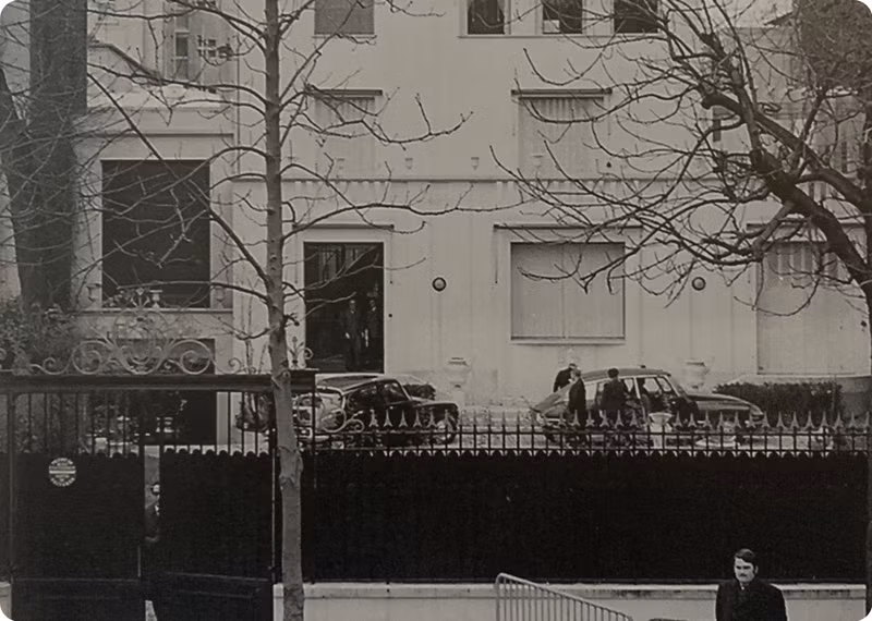 La casa en Neuilly-sur-Seine, alquilada por la delegación estadounidense, fue un lugar de encuentro a puerta cerrada entre las delegaciones.