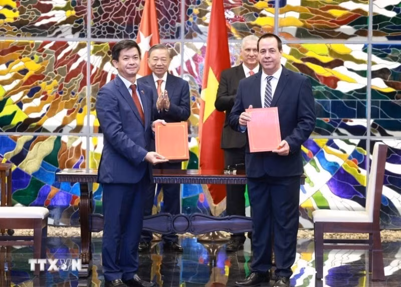 Suscriben un documento de cooperación la provincia vietnamita de Quang Tri y el Ministerio de Salud Pública de Cuba. Suscriben un documento de cooperación la provincia vietnamita de Quang Tri y el Ministerio de Salud Pública de Cuba.