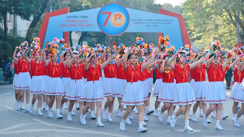  Hanói celebra el 70 aniversario del sector de educación y formación