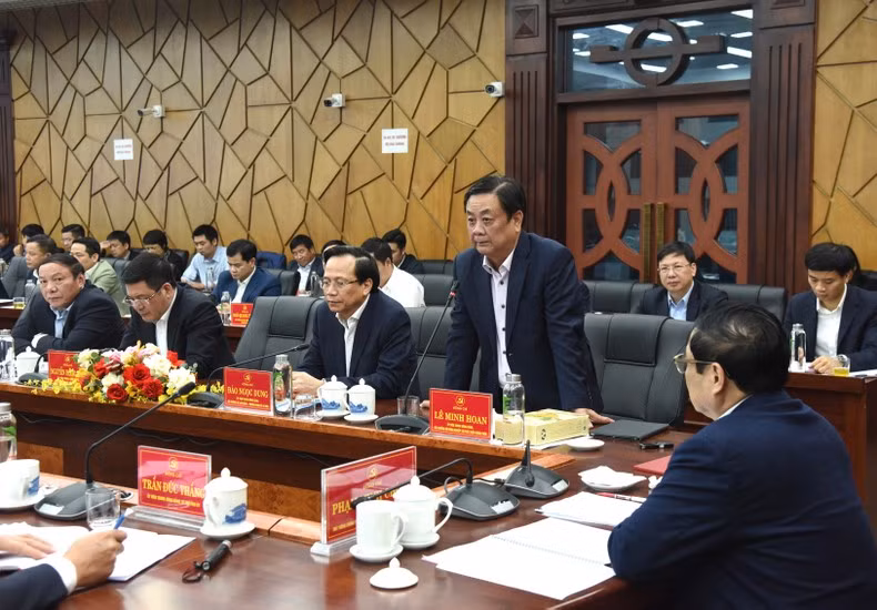 El ministro de Agricultura y Desarrollo Rural, Le Minh Hoan, habla en la cita.