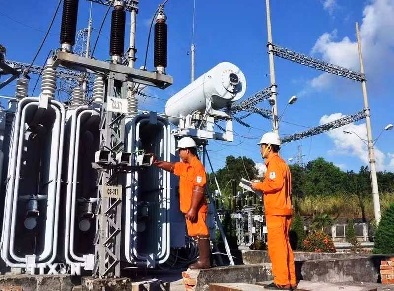 Supervisan la operación de obras de electricidad de 110 kV en provincias en Tay Nguyen (Altiplanicie Occidental). (Foto: VNA)