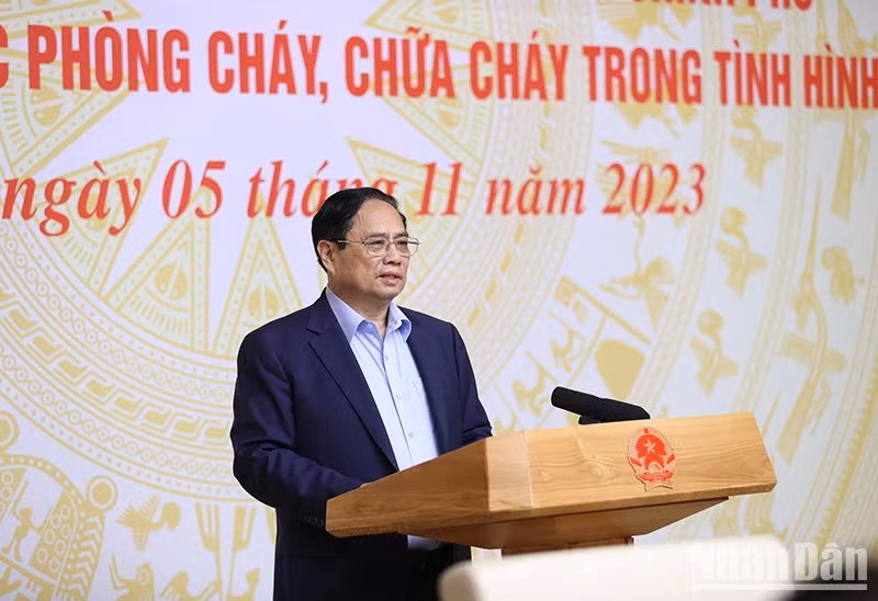Minh Chinh interviene en la reunión.