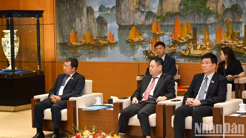 Delegados vietnamitas en la reunión.