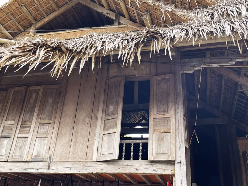 Los visitantes pueden hospedarse en casas tradicionales sobre pilotes y participar en actividades culturales, turísticas y comunitarias.