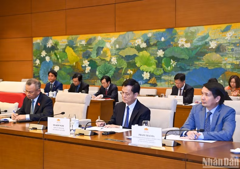 Delegados vietnamitas en el encuentro.
