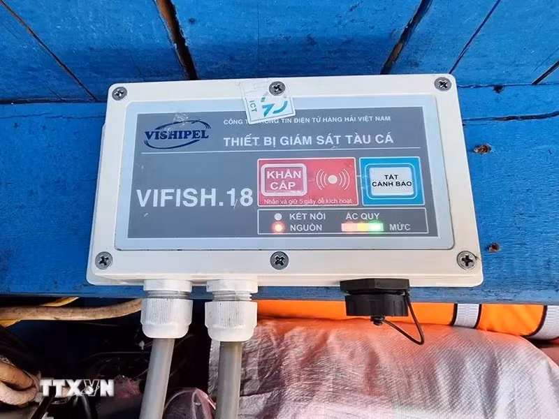 Sistema de monitoreo de embarcaciones instalado en barco pesquero (Foto: VNA)