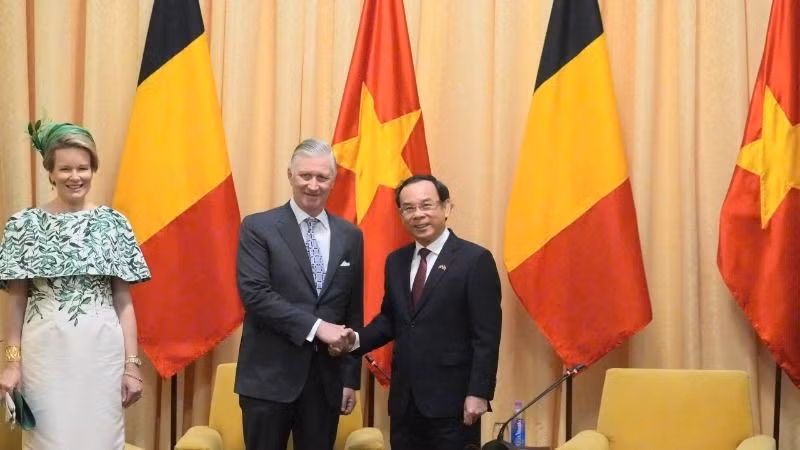 El Rey Felipe y el secretario del Comité partidista Ciudad Ho Chi Minh, Nguyen Van Nen. (Foto: VNA)
