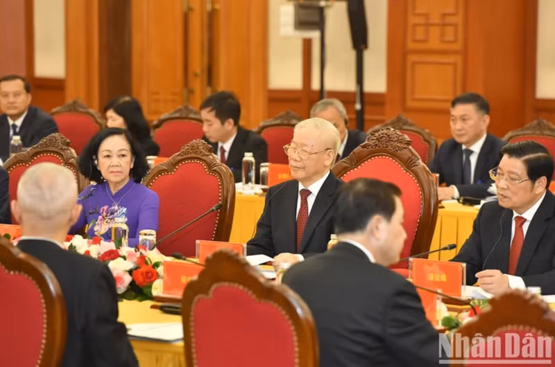 Habla Phu Trong.