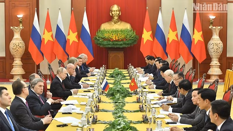 Conversaciones entre el secretario general del Partido Comunista de Vietnam, Nguyen Phu Trong y el presidente de Rusia, Vladimir Putin. 