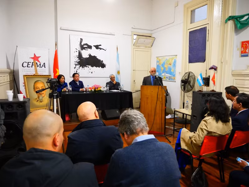 Vista de la conferencia titulada "El presidente Ho Chi Minh y las relaciones Vietnam - América Latina".