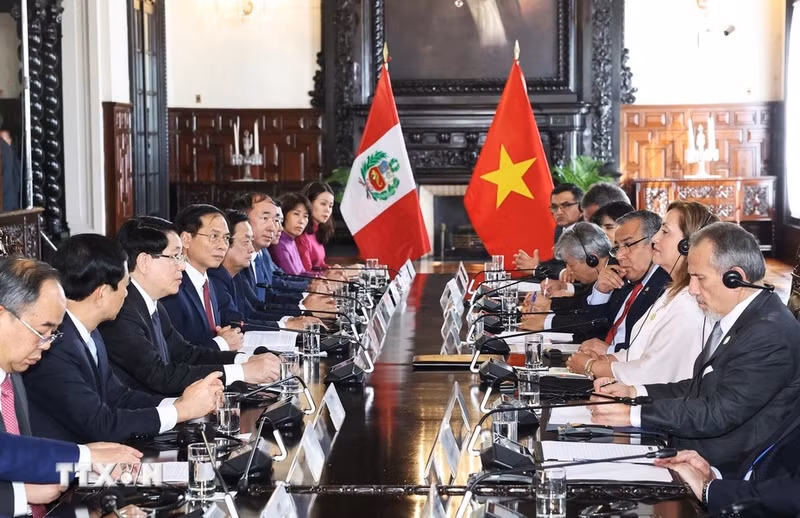 Ambos presidentes sostienen conversaciones.