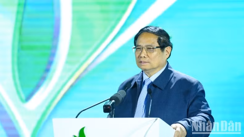 El primer ministro de Vietnam, Pham Minh Chinh, habla en el evento. (Foto: Nhan Dan)