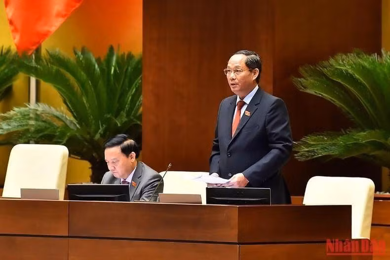 El vicepresidente de la Asamblea Nacional Tran Quang Phuong dirige la reunión. El vicepresidente de la Asamblea Nacional Tran Quang Phuong dirige la reunión.