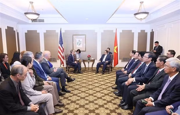 El primer ministro de Vietnam, Pham Minh Chinh, se reúne con una delegación de políticos y empresarios de Oregón. El primer ministro de Vietnam, Pham Minh Chinh, se reúne con una delegación de políticos y empresarios de Oregón.